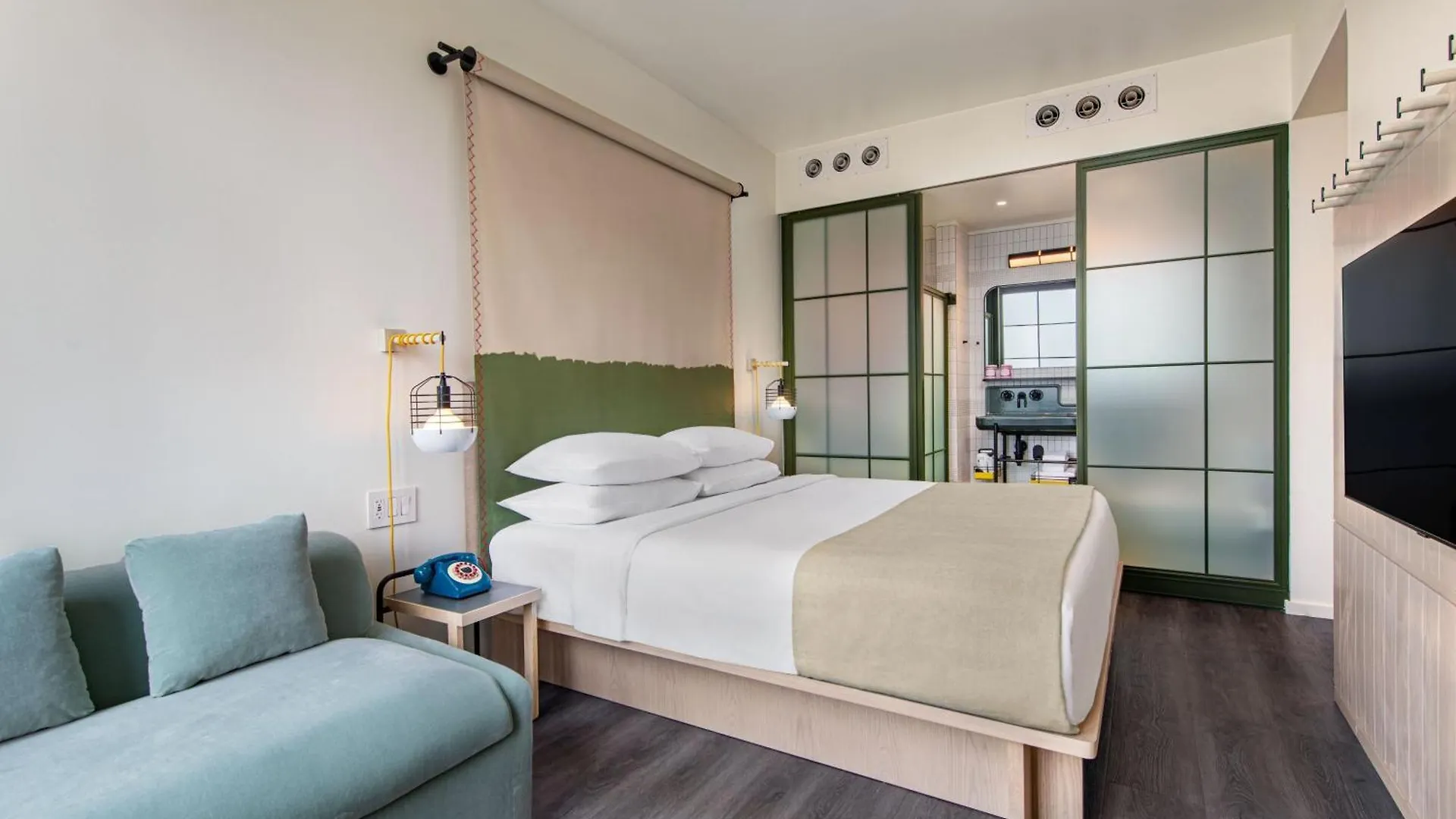 Moxy Nyc Chelsea Hotel New York