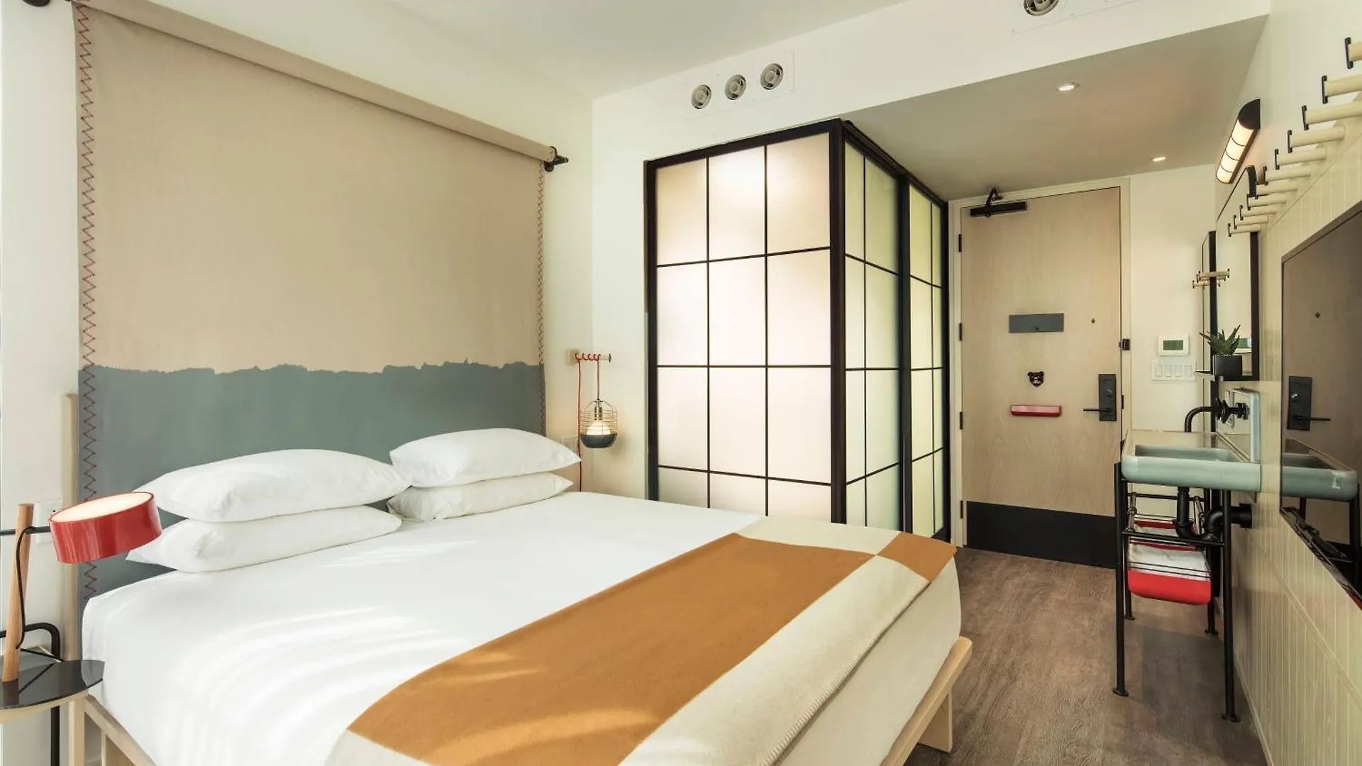 Moxy Nyc Chelsea Hotel New York