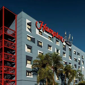 מלון Hampton By Hilton Airport גווארולוס
