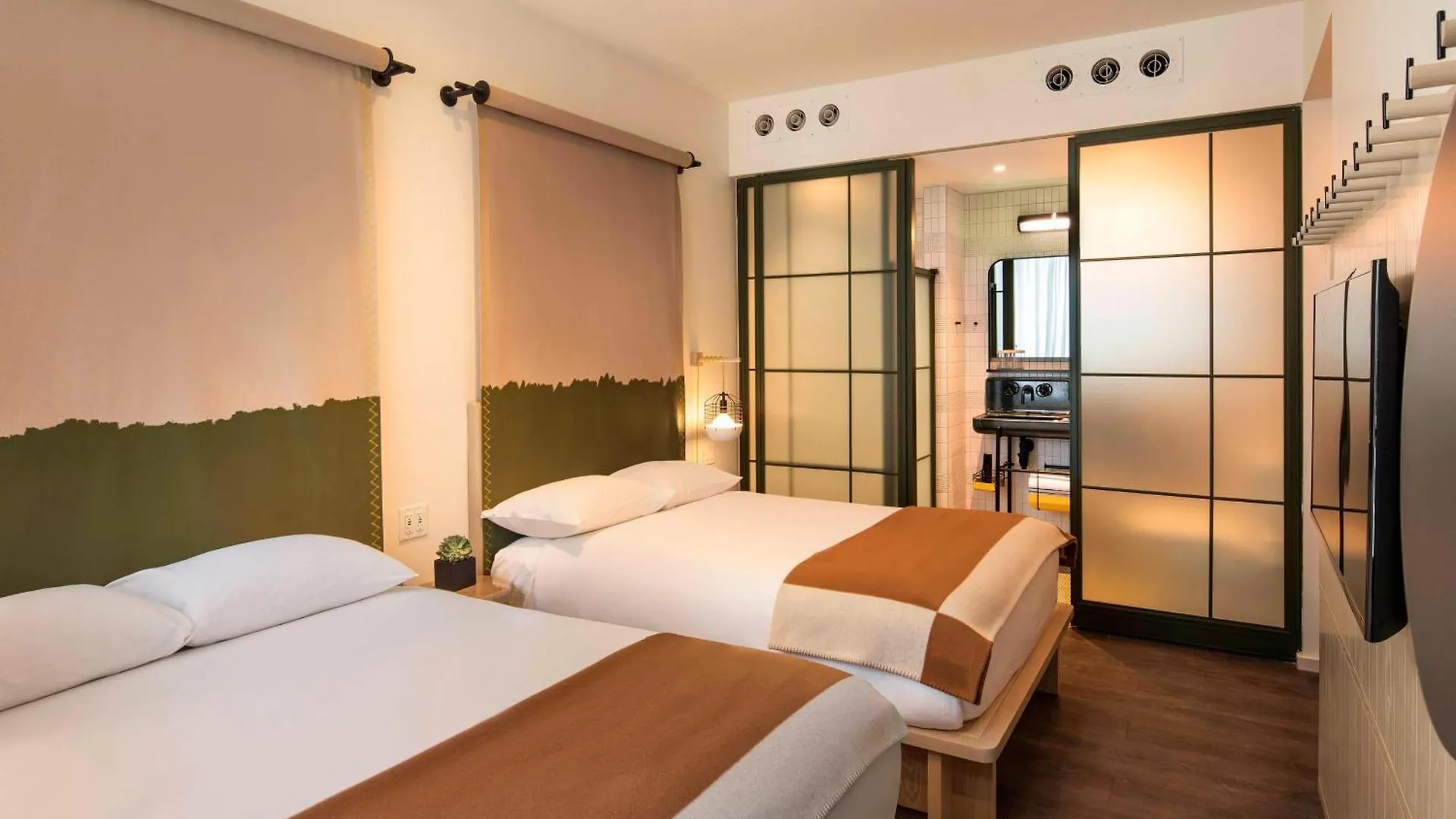 Moxy Nyc Chelsea Hotel New York